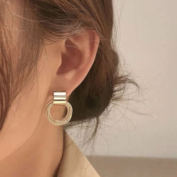 Jewelry - Minimalist gold earrings